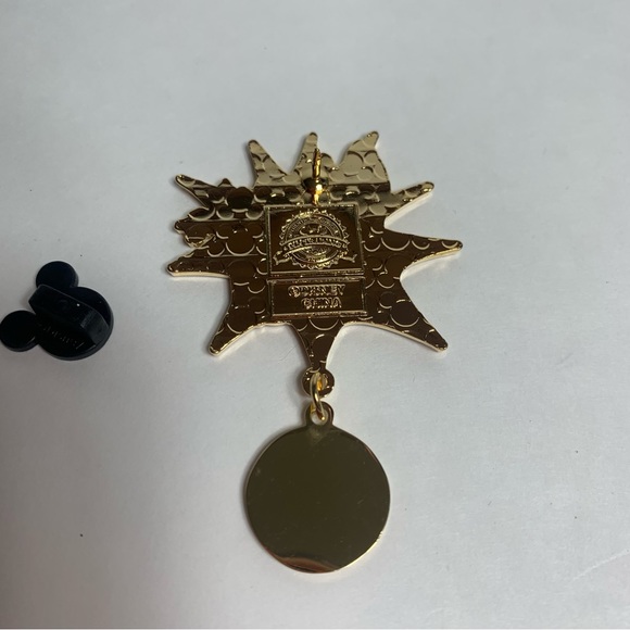 Walt Disney Exclusive Character Trading Pin - Bolt - New on original back. - Picture 6 of 8